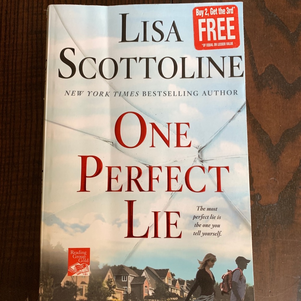 Lisa Scottoline “One Perfect Lie” paperbac…